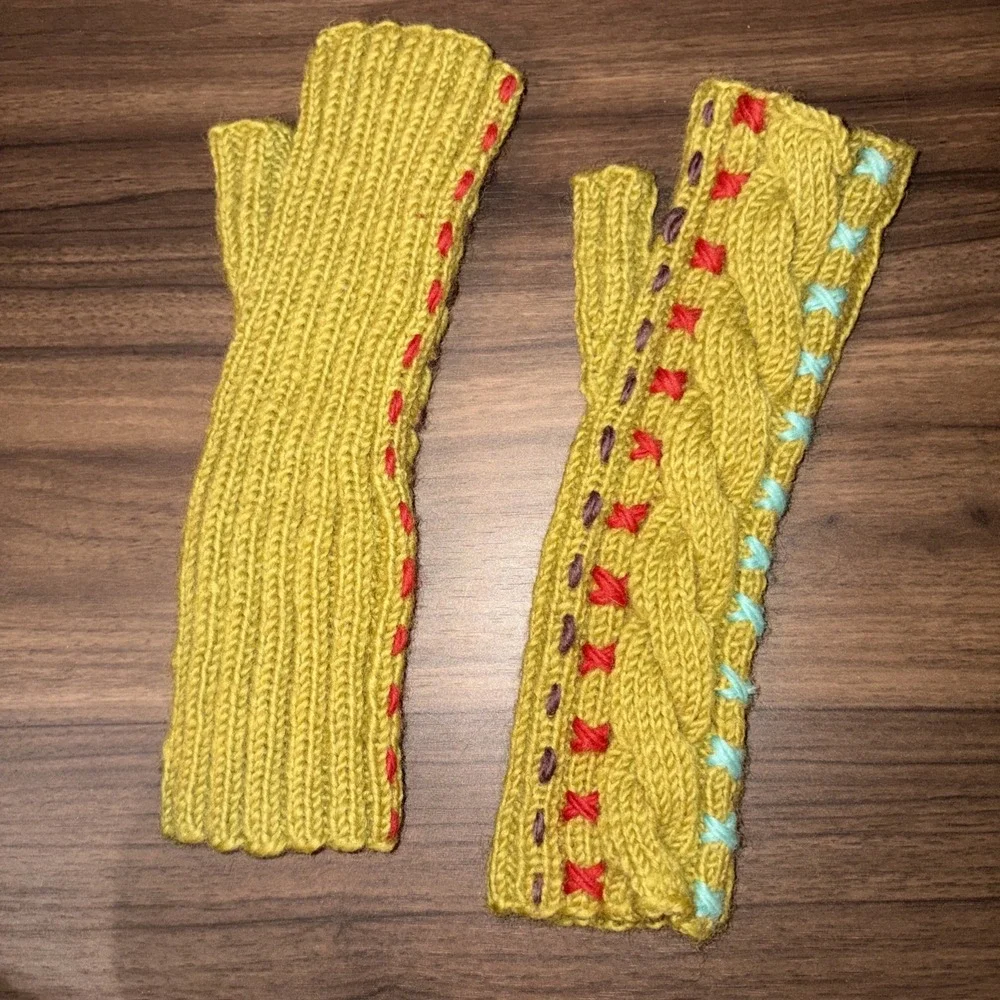 Tara 100% Handspun Wool Hand Warmer Fingerless Mitten Arm Sleeves Nepal Green